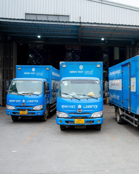 Xe tải Minh Việt Logistics trên tuyến